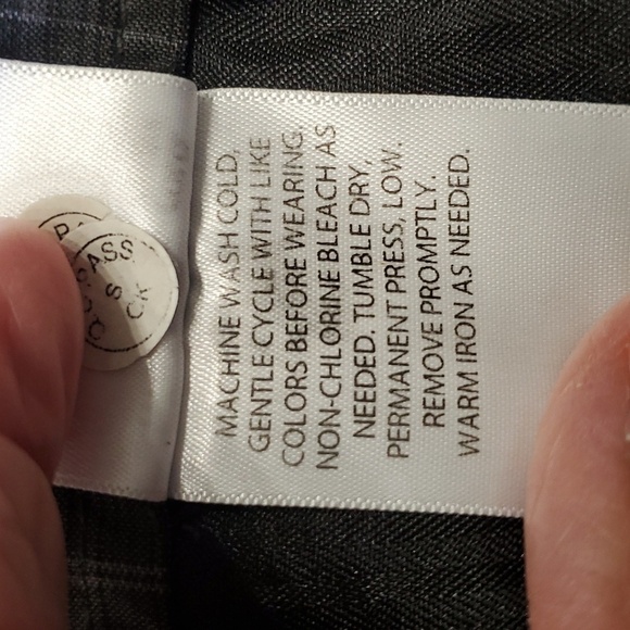 HAGGAR, dark plaid mens shorts, size 40, stretch waist. 100% polyester. - Picture 8 of 10